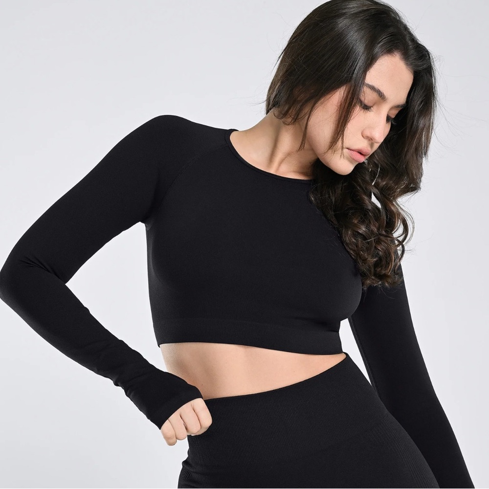 Cosmolle AirWear long sleeve crop top size medium